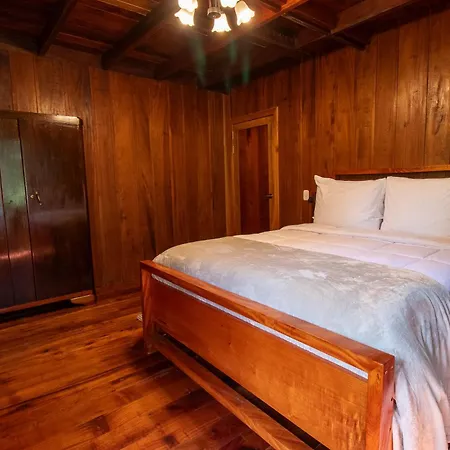 Mountain Wonders Chalet Monteverde Exterior photo